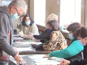 Мариупольцам нужно поспешить проголосовать: явка на выборы составляет около 23%