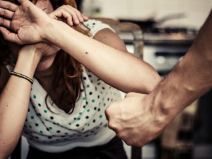 За семейное насилие в Мариуполе с начала года наказали 17 агрессоров