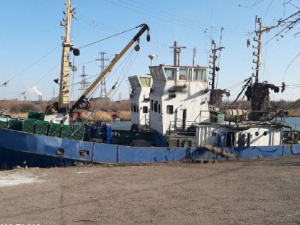 Угрожали матросу и устроили поджог: в Мариуполе неизвестные ворвались в порт (ФОТО)