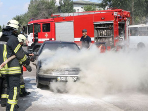 В Мариуполе на Зелинского горел автомобиль «Pego» (ФОТО)