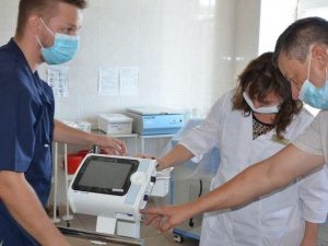 Медики Доброполья получили два высококлассных аппарата ИВЛ от Фонда Рината Ахметова и ДТЭК