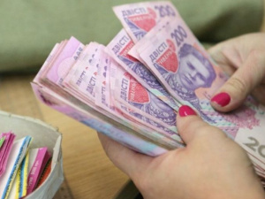 Мариуполь лидирует по размеру зарплаты в Донецкой области