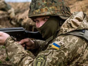 Боевики дважды обстреляли позиции украинских сил в Донбассе