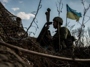 Сутки в Донбассе: боевики стреляют из запрещенного вооружения, один военный погиб