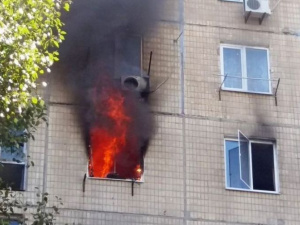 В Мариуполе горела многоэтажка, погибла девушка