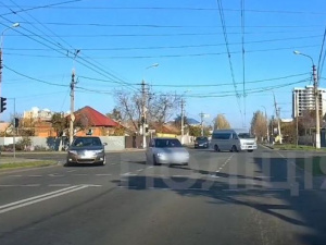 Видео случайного свидетеля помогло привлечь водителя к ответственности за нарушение ПДД в Мариуполе
