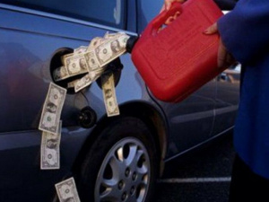В Мариуполе цена на топливо скоро начнет снижаться, - эксперт