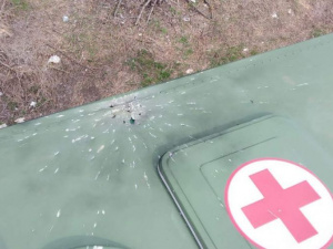 Вблизи Мариуполя боевики атаковали автомобиль военных медиков (ФОТО)