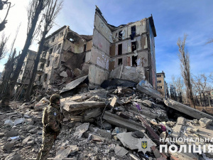 Скинули бомби та обстріляли з артилерії: окупанти вбили та поранили шістьох мешканців Донеччини