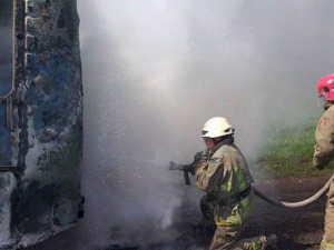 На Донетчине во время движения загорелся автобус (ФОТО)