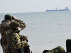 Пограничники Донетчины задержали в Азовском море девятерых нарушителей (ФОТО)