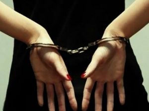 В Мариуполе разыскивают женщину, подозреваемую в совершении уголовного преступления (ФОТО)