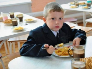 «Готовят отвратительную еду»: качество питания мариупольских школьников улучшится? (ФОТО)