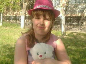 Мариупольцев просят спасти жизнь 9-летней Даши Дросовой (ФОТО)