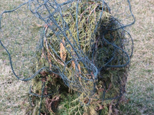 Красная лента не спасла. Мариупольцами варварски повреждены декоративные объекты (ФОТОФАКТ)