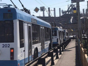 В Мариуполе водители перекрыли проезд общественному транспорту (ФОТО)