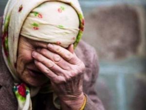 Кулаки вместо аргументов: в Мариуполе от домашнего насилия спасали 79-летнюю женщину