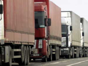 В Донбассе ограничат въезд грузового транспорта: в чем причина