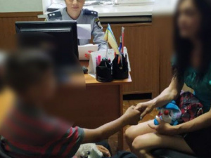 В Мариуполе полицейские помирили мать с сыном с помощью медиации (ФОТО)