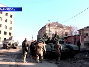 Росіяни знімають «героїчне кіно» в руїнах Маріуполя: перетворюють трагедію на пропаганду