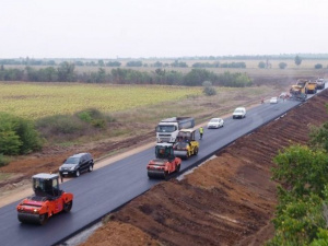 400 единиц техники работает круглосуточно на магистрали Мариуполь-Запорожье (ВИДЕО)