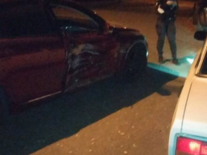 В Мариуполе водитель «ВАЗа» врезался в «Lexus» и сбежал