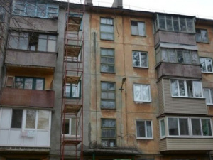 В Мариуполе планируют отремонтировать 19 из 70 аварийных домов
