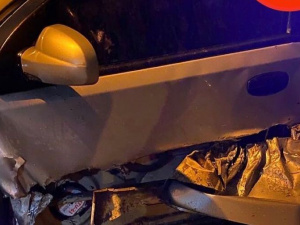 Водитель без прав врезался в отбойник в Мариуполе