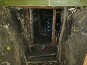В блиндаже у передовой в Донбассе разведчики ВСУ нашли более тонны спирта (ФОТО)