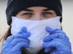 Больше вреда, чем пользы: чем опасны перчатки во время пандемии?