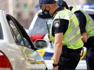 Более ста водителей каждый день нарушают ПДД на дорогах в Мариуполе