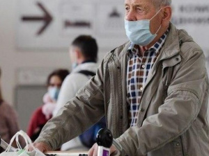 Стала известна статистика больных коронавирусом в Украине по возрасту (ИНФОГРАФИКА)