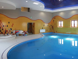 В Мариуполе просят открыть бассейн для реабилитации детей с особыми потребностями