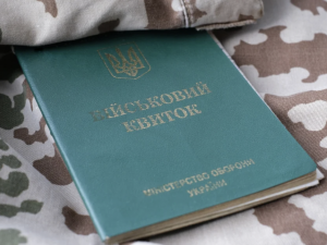 Чи продовжують багатодітним батькам відстрочку автоматично: пояснення адвоката