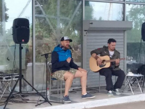 Группа «Тартак» в неполном составе дала в Мариуполе концерт для военных (ФОТО+ВИДЕО)