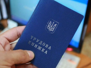 В Украине бумажные трудовые книжки заменят электронными