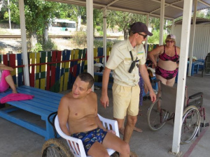  Мариупольцы с инвалидностью мечтают сделать свой пляж более комфортабельным (ФОТО+ВИДЕО)