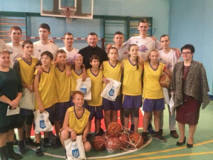 Мариупольские баскетболисты устроили праздник детям школы-интерната (ФОТО)