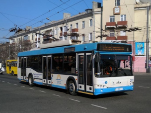 В Мариуполе в транспорт будут пускать больше пассажиров. Выпустят дополнительные автобусы и троллейбусы