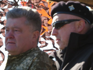 Петр Порошенко наблюдает за масштабными учениями под Мариуполем (ФОТО+ВИДЕО)