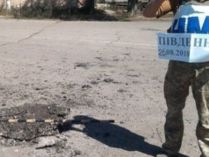 В Донецкой области у Дома культуры произошел взрыв мины калибра 120 мм (ФОТО)
