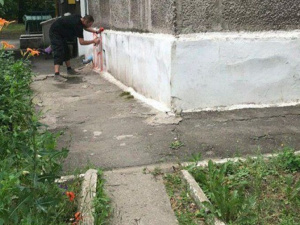 В Мариуполе вандал разрисовал многоэтажку (ФОТО)