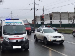 В Мариуполе машина скорой помощи не довезла пациента до больницы из-за ДТП