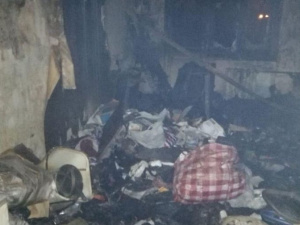 В мариупольском общежитии горела комната: спасли двух взрослых и ребенка