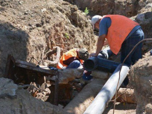 В Мариуполе подключают новый водовод - сутки не будет воды (АДРЕСА)
