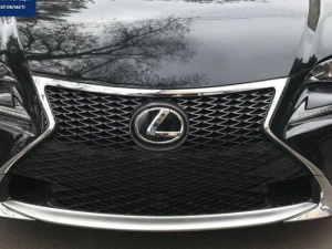 В Мариуполе водителя «Lexus» оштрафовали за отсутствие номерного знака