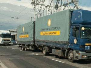 Дюжина фур доставила в Мариуполь 240 тонн гуманитарной помощи