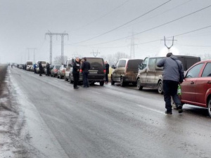 Людей на КПВВ в Донбассе больше всего беспокоят огромные очереди и обстрелы