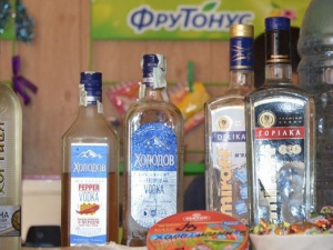 В Мариуполе изъяли более 50-литров алкоголя без лицензии (ФОТО)