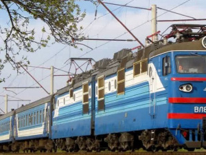 Поезд Бахмут – Мариуполь изменил маршрут из-за взрывов в Балаклее